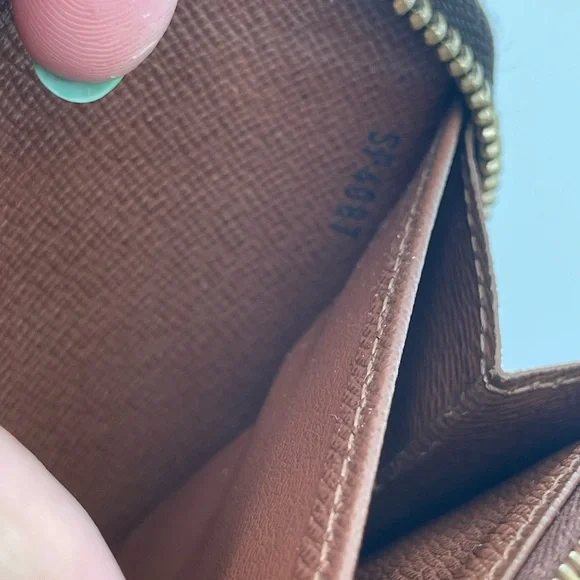 Authentic Preowned Louis Vuitton Zippy Wallet Monogram Brown Interior - Picture 7 of 9
